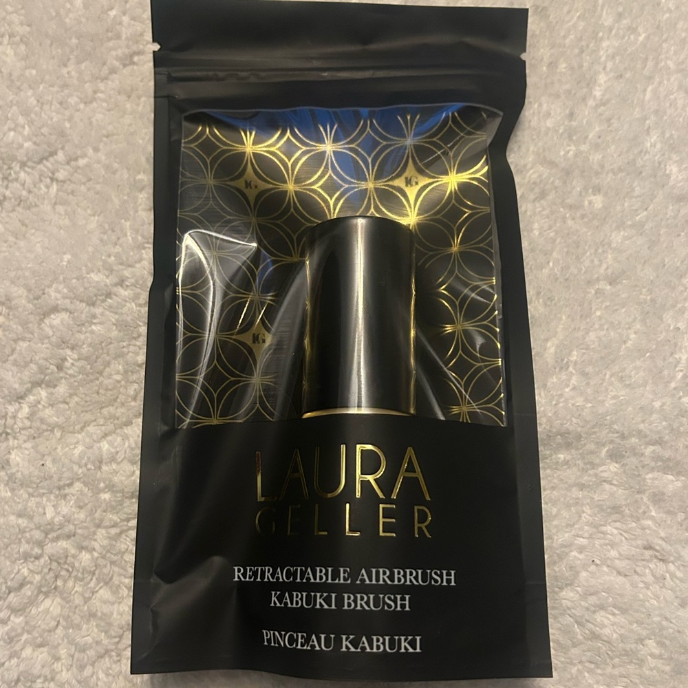 Laura Geller Retractable Airbrush Kabuki Brush - Black and Gold